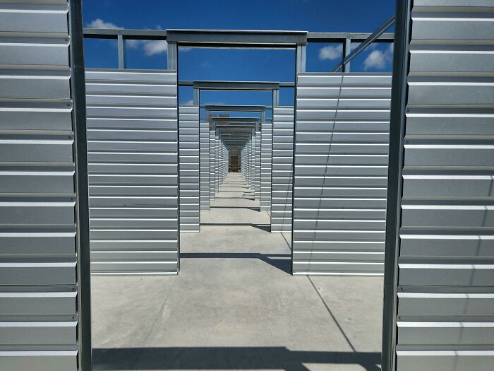 “Descending Into The Abyss”: 60 Liminal Spaces So Deeply Unsettling We’re Sorry In Advance “Descending Into The Abyss”: 60 Liminal Spaces So Deeply Unsettling We’re Sorry In Advance