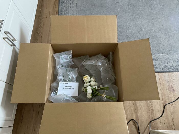 78 Times Delivery Fails Left People Speechless, Laughing, Or Crying 78 Times Delivery Fails Left People Speechless, Laughing, Or Crying