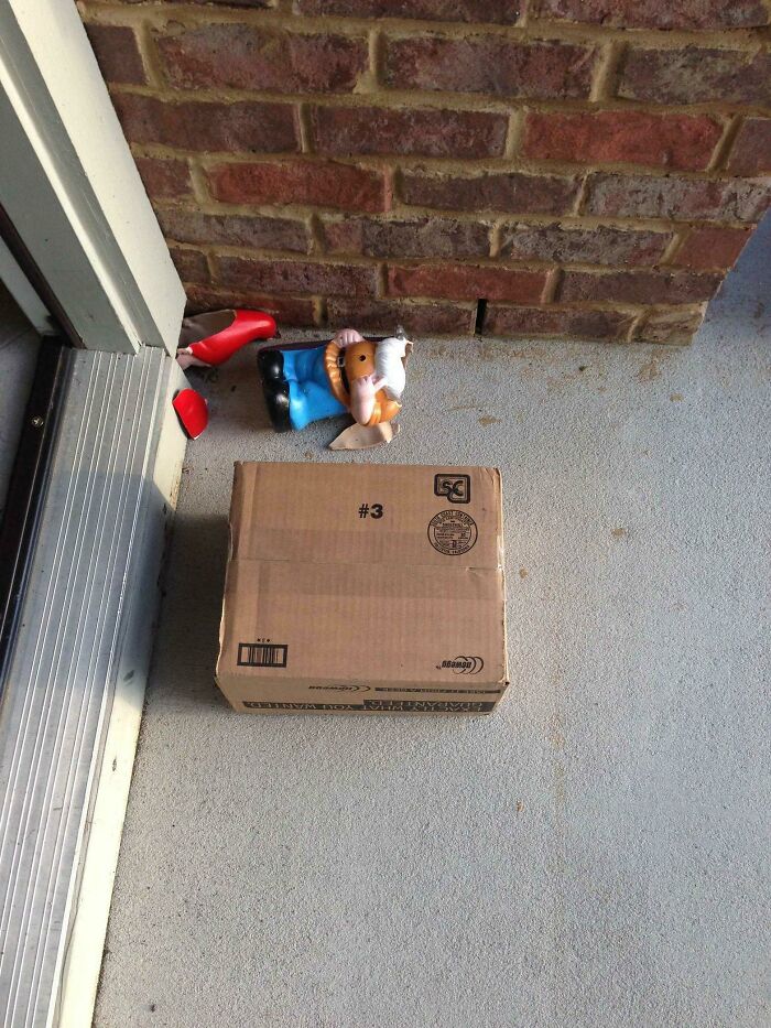 78 Times Delivery Fails Left People Speechless, Laughing, Or Crying 78 Times Delivery Fails Left People Speechless, Laughing, Or Crying