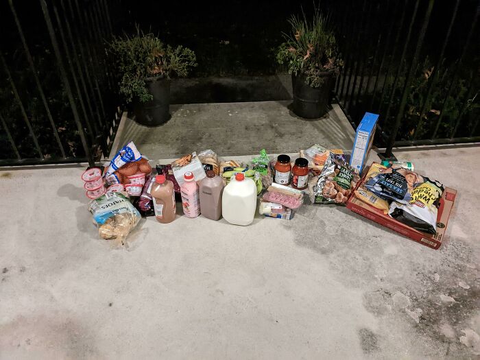 78 Times Delivery Fails Left People Speechless, Laughing, Or Crying 78 Times Delivery Fails Left People Speechless, Laughing, Or Crying