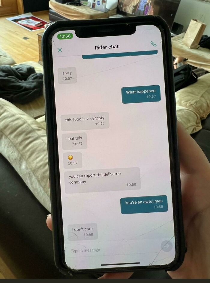 78 Times Delivery Fails Left People Speechless, Laughing, Or Crying 78 Times Delivery Fails Left People Speechless, Laughing, Or Crying