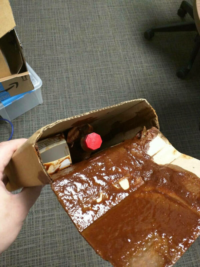 78 Times Delivery Fails Left People Speechless, Laughing, Or Crying 78 Times Delivery Fails Left People Speechless, Laughing, Or Crying