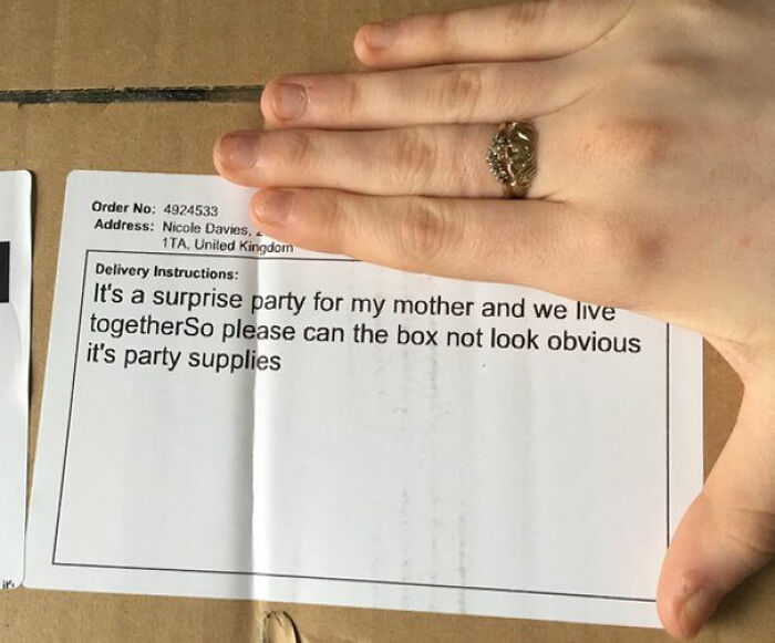 78 Times Delivery Fails Left People Speechless, Laughing, Or Crying 78 Times Delivery Fails Left People Speechless, Laughing, Or Crying