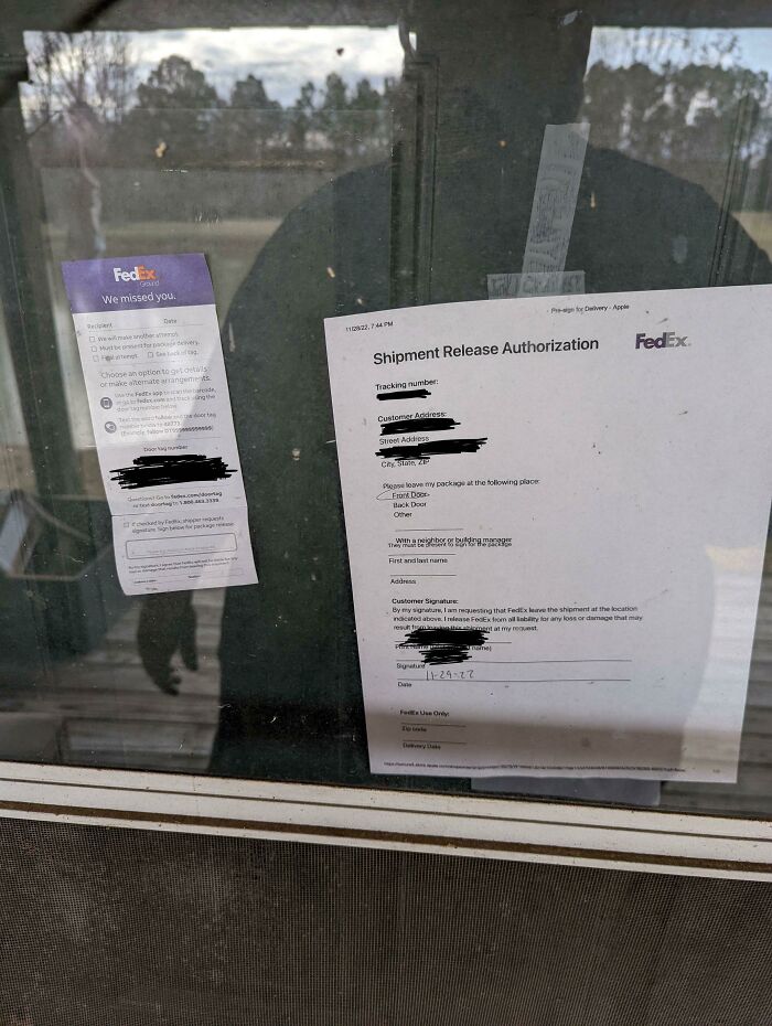 78 Times Delivery Fails Left People Speechless, Laughing, Or Crying 78 Times Delivery Fails Left People Speechless, Laughing, Or Crying