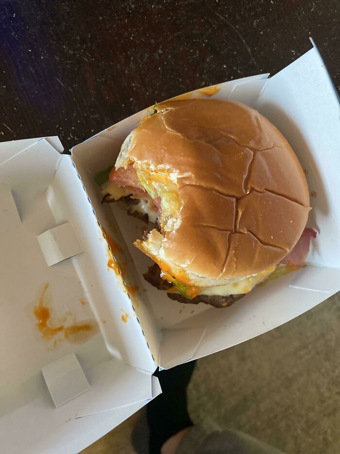 78 Times Delivery Fails Left People Speechless, Laughing, Or Crying 78 Times Delivery Fails Left People Speechless, Laughing, Or Crying