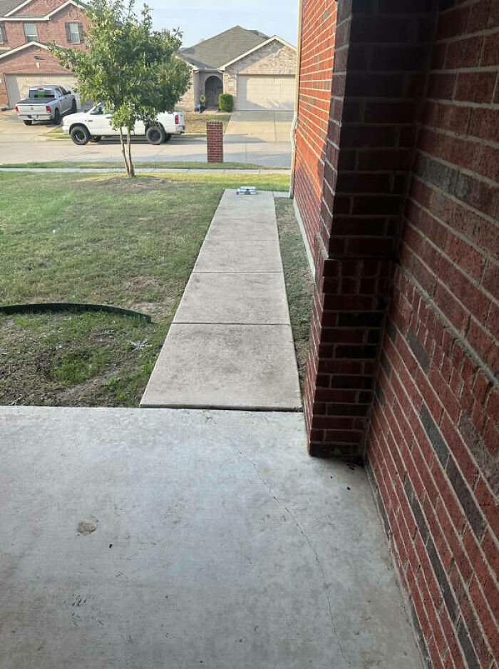 78 Times Delivery Fails Left People Speechless, Laughing, Or Crying 78 Times Delivery Fails Left People Speechless, Laughing, Or Crying