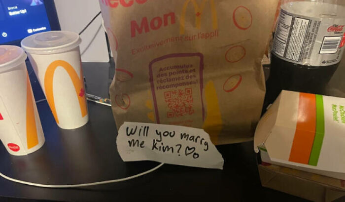 78 Times Delivery Fails Left People Speechless, Laughing, Or Crying 78 Times Delivery Fails Left People Speechless, Laughing, Or Crying