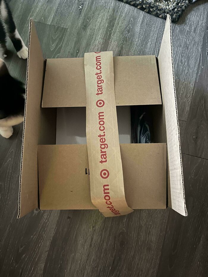 78 Times Delivery Fails Left People Speechless, Laughing, Or Crying 78 Times Delivery Fails Left People Speechless, Laughing, Or Crying