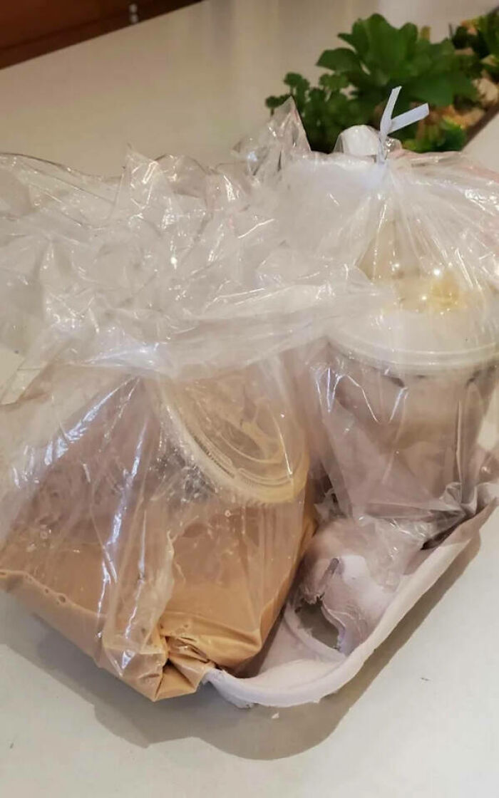 78 Times Delivery Fails Left People Speechless, Laughing, Or Crying 78 Times Delivery Fails Left People Speechless, Laughing, Or Crying