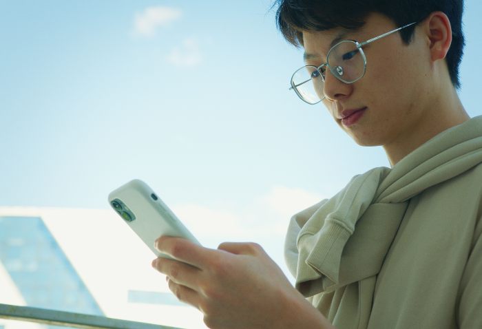 Viral “Dopamine Sites” Hooking Gen Z Sparks Worry As Experts Reveal Dark Side Of The New Trend Viral “Dopamine Sites” Hooking Gen Z Sparks Worry As Experts Reveal Dark Side Of The New Trend