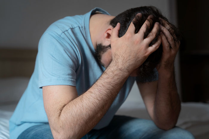 Straight Guy Bearhugs Male Friend Having Mental Breakdown, GF Accuses Him Of Cheating, He’s Shocked Straight Guy Bearhugs Male Friend Having Mental Breakdown, GF Accuses Him Of Cheating, He’s Shocked