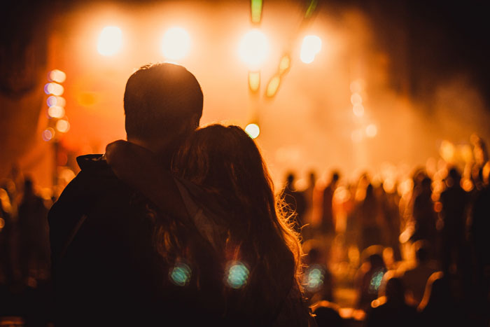 Man Wants To Go Home After Fainting At Concert, Fiancée Tries To Get Closer To The Stage Instead Man Wants To Go Home After Fainting At Concert, Fiancée Tries To Get Closer To The Stage Instead