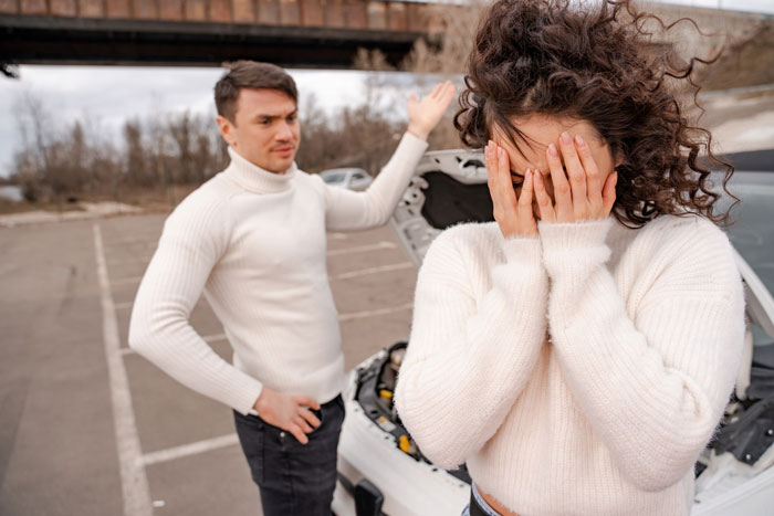Man Wants To Go Home After Fainting At Concert, Fiancée Tries To Get Closer To The Stage Instead Man Wants To Go Home After Fainting At Concert, Fiancée Tries To Get Closer To The Stage Instead