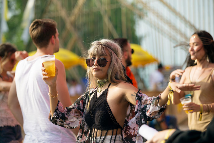 Man Wants To Go Home After Fainting At Concert, Fiancée Tries To Get Closer To The Stage Instead Man Wants To Go Home After Fainting At Concert, Fiancée Tries To Get Closer To The Stage Instead