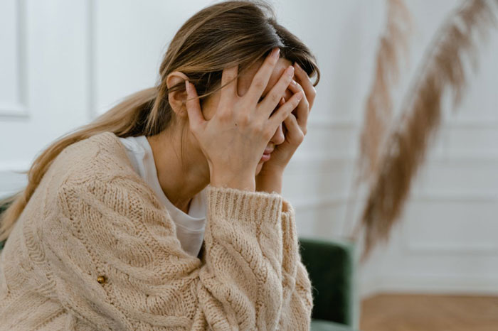 Husband’s Accident Ends His Marriage, Ex-Wife Still Refuses To Leave His Side: “I Miss You A Lot”