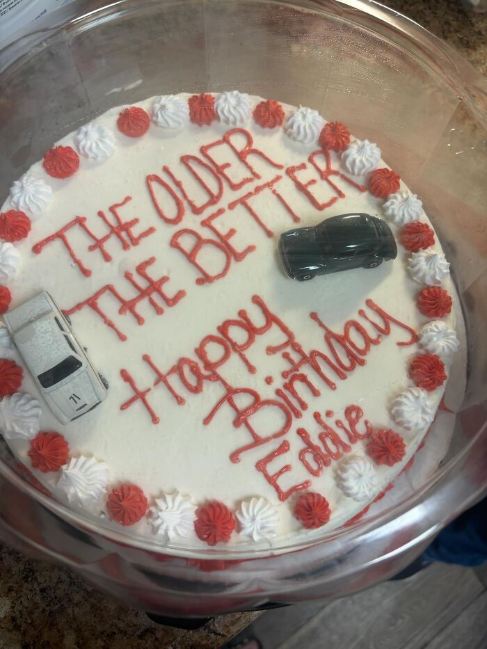 27 Cakes That Weren&rsquo;t Supposed To Be Funny But The Decorators Hilariously Messed Up