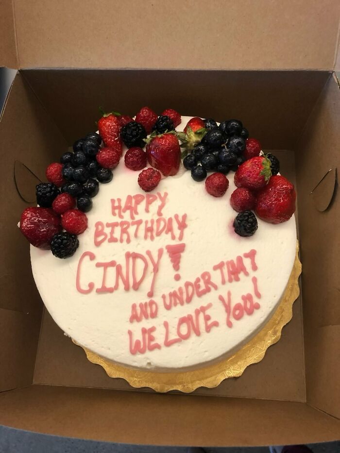 27 Cakes That Weren&rsquo;t Supposed To Be Funny But The Decorators Hilariously Messed Up