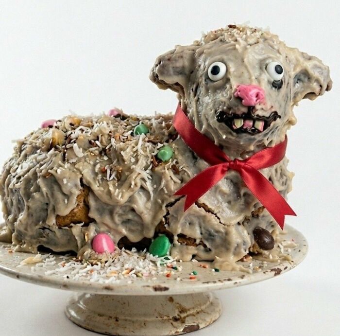 27 Cakes That Weren&rsquo;t Supposed To Be Funny But The Decorators Hilariously Messed Up