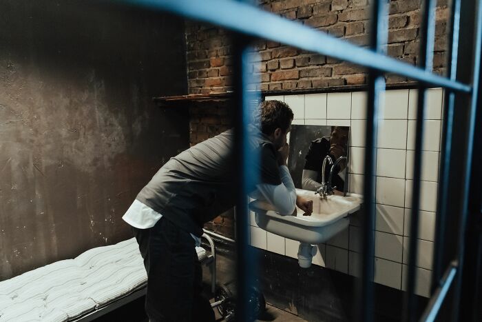 Former Prisoners Spill The Horrifying Truth About 20 Brutal Things They Witnessed In The Slammer