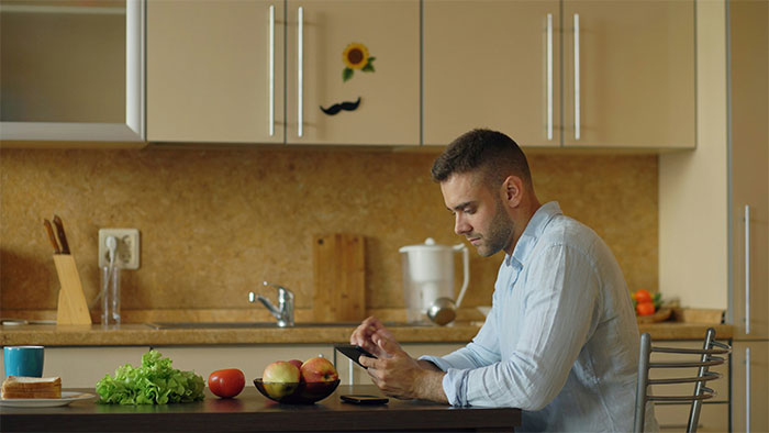 Mom’s Boyfriend Thinks Kid Is Faking A Food Issue, Immediately Regrets Testing It