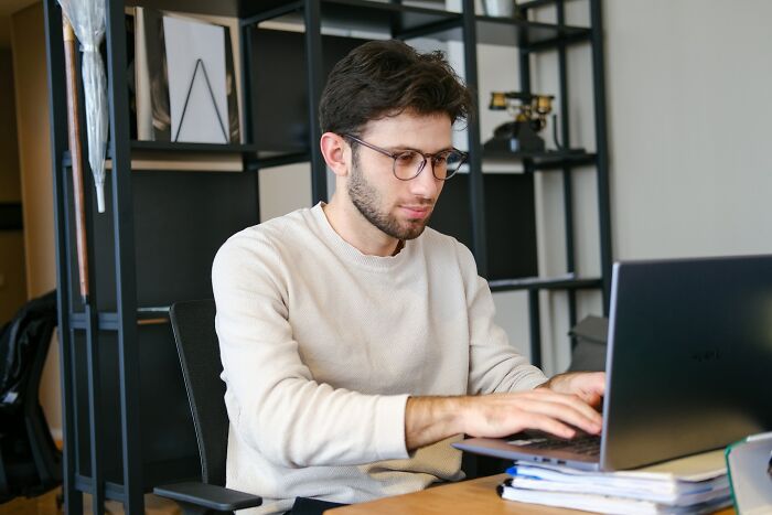 59 Unusual Jobs That People Somehow Managed To Get Hired For