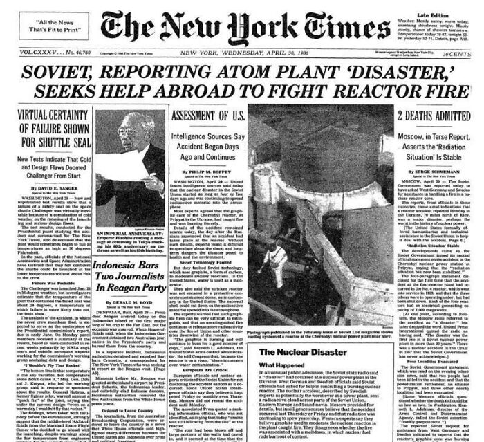 &ldquo;Men Walk On Moon&rdquo;: 57 Historical Newspaper Headlines And Photos That Ended Up On The Front Pages