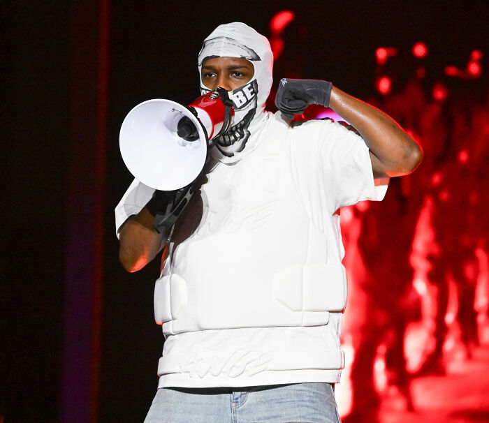 Rihanna’s Partner Accused Of Disrespecting Her Onstage With Racy Comment