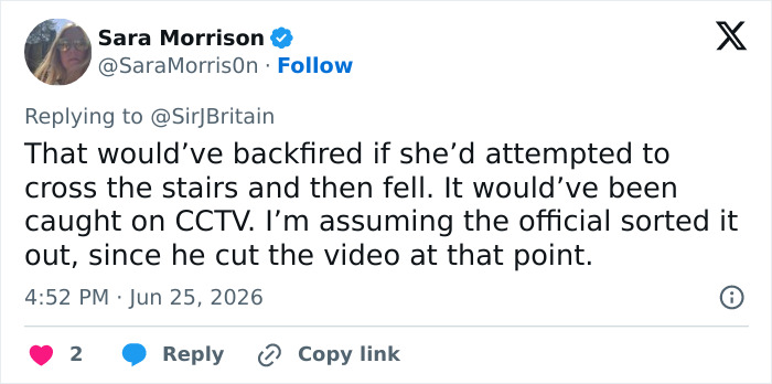 “Male Karen” Refuses To Move For 80YO Woman While “Relaxing” On Public Staircase And Filming Her
