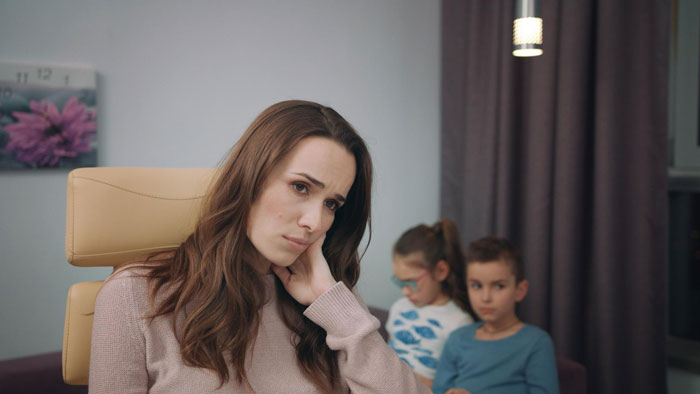 Woman Finally Buys Her Own Home, Sis And Her Fam Of 6 Just Assume It Will Be Their Abode As Well