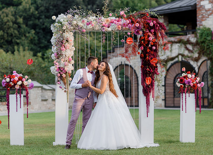 Bride&rsquo;s Mom Chooses Church Over Wedding, Gets Upset After Family Photos Don&rsquo;t Include Her