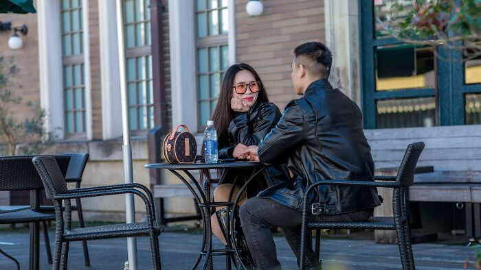 &ldquo;Are These Actions Acceptable On A Date?&rdquo;: Judge 12 Situations With Red, Green, And Beige Flags