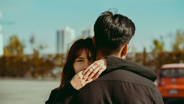 &ldquo;Are These Actions Acceptable On A Date?&rdquo;: Judge 12 Situations With Red, Green, And Beige Flags