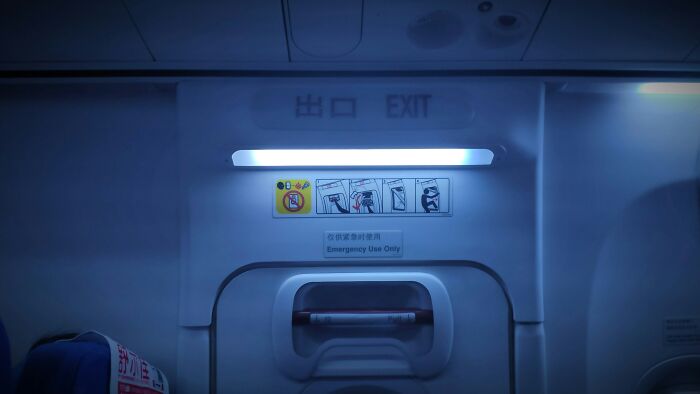 44 Of The Craziest Plane Interactions People Had To Go Through