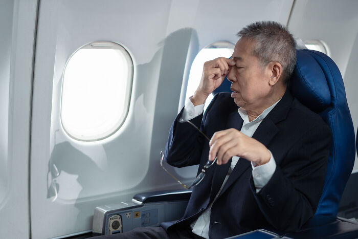 44 Of The Craziest Plane Interactions People Had To Go Through