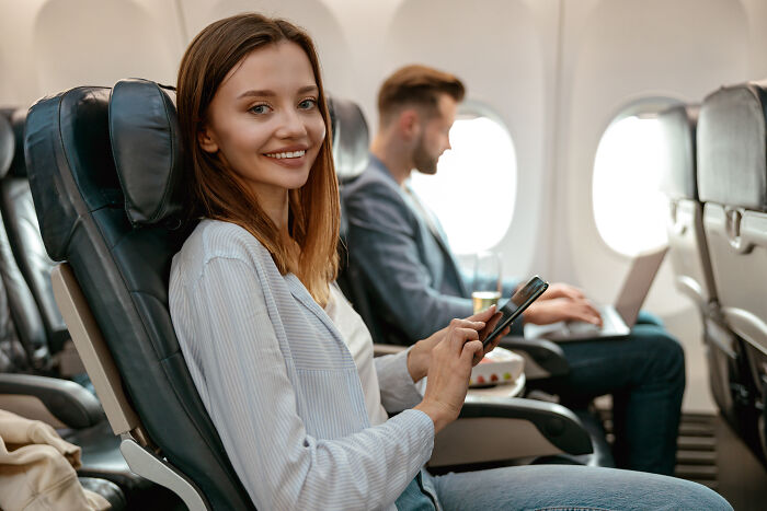 44 Of The Craziest Plane Interactions People Had To Go Through