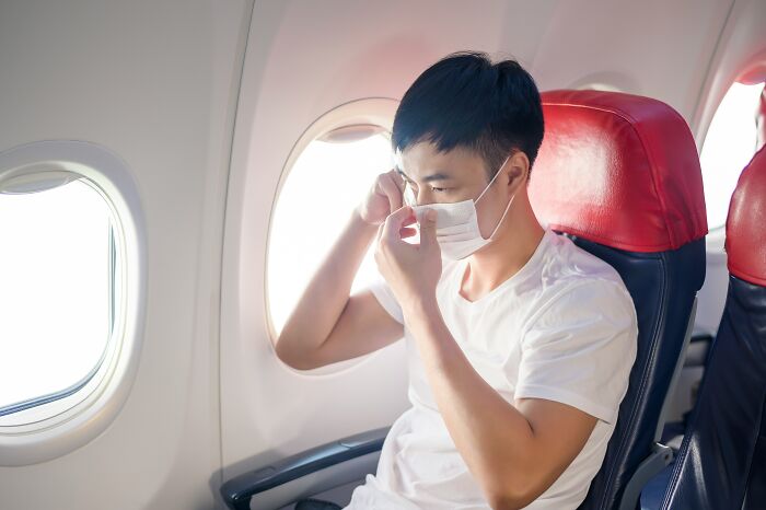 44 Of The Craziest Plane Interactions People Had To Go Through