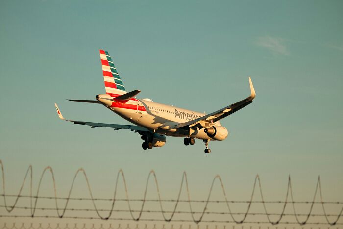 44 Of The Craziest Plane Interactions People Had To Go Through