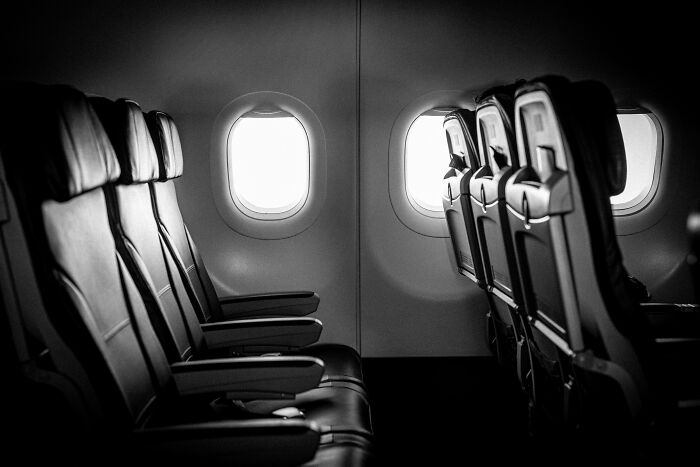 44 Of The Craziest Plane Interactions People Had To Go Through