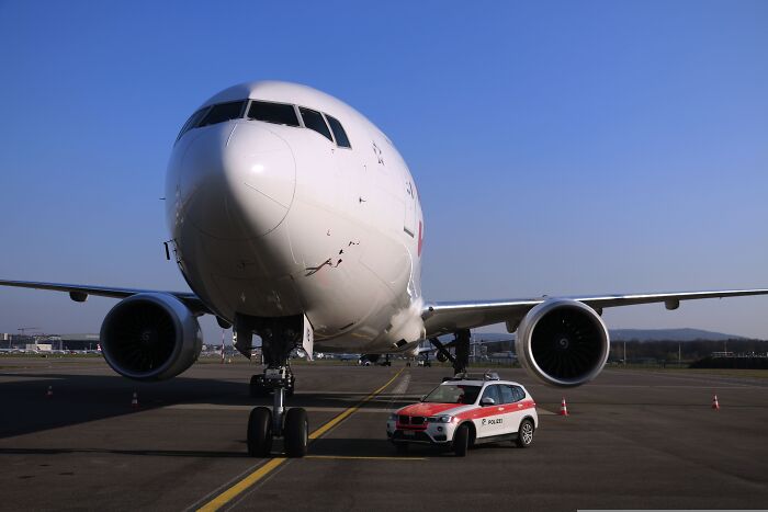 44 Of The Craziest Plane Interactions People Had To Go Through