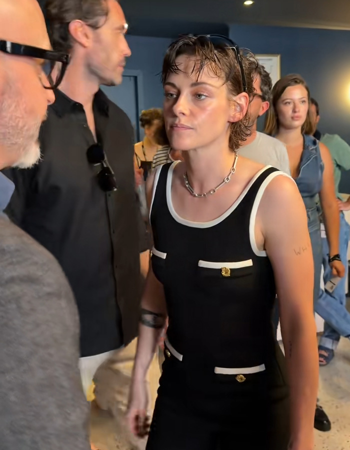 Kristen Stewart’s Cringe-Worthy Interaction Has Fans Calling Out One Man’s Invading Her Personal Space
