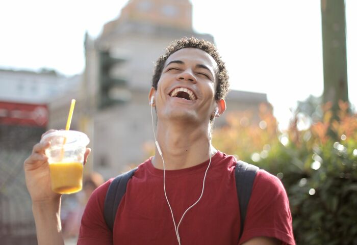 34 Unexpected Hints That Show A Person Is Secretly Very Smart