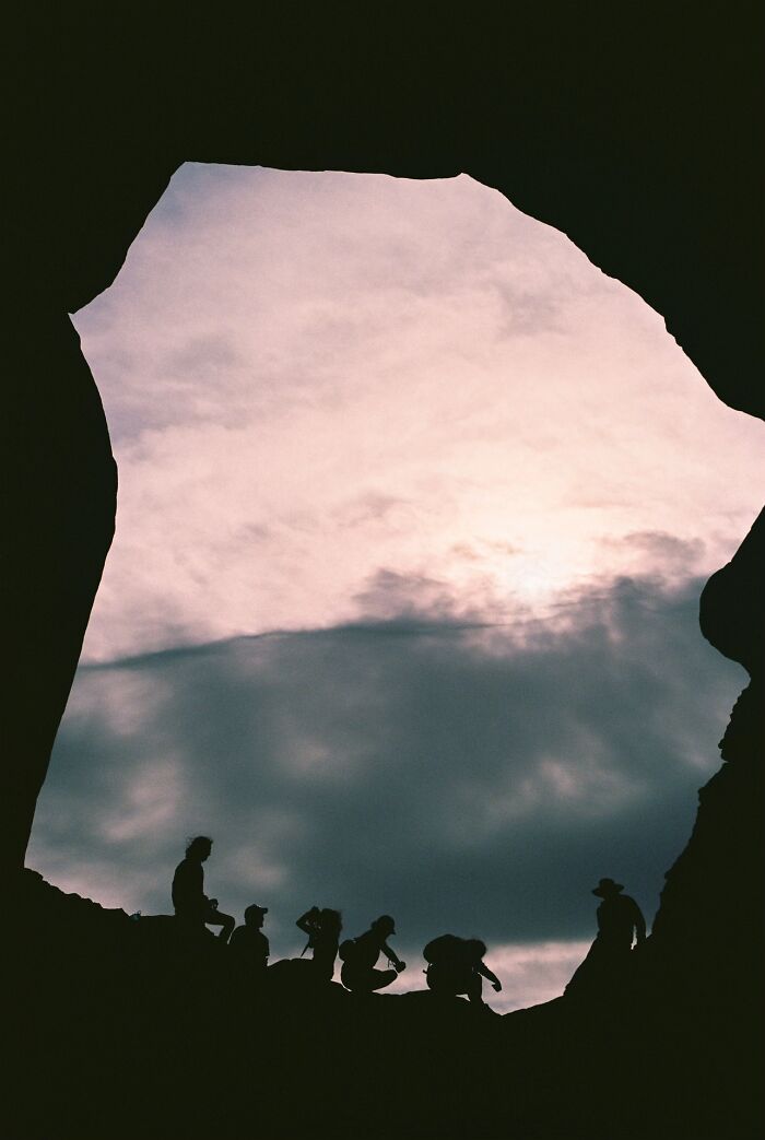 &ldquo;Like A Painting&rdquo;: This Wholesome Photo Trend Between Strangers Has The Internet In A Chokehold