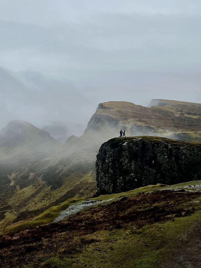 &ldquo;Like A Painting&rdquo;: This Wholesome Photo Trend Between Strangers Has The Internet In A Chokehold