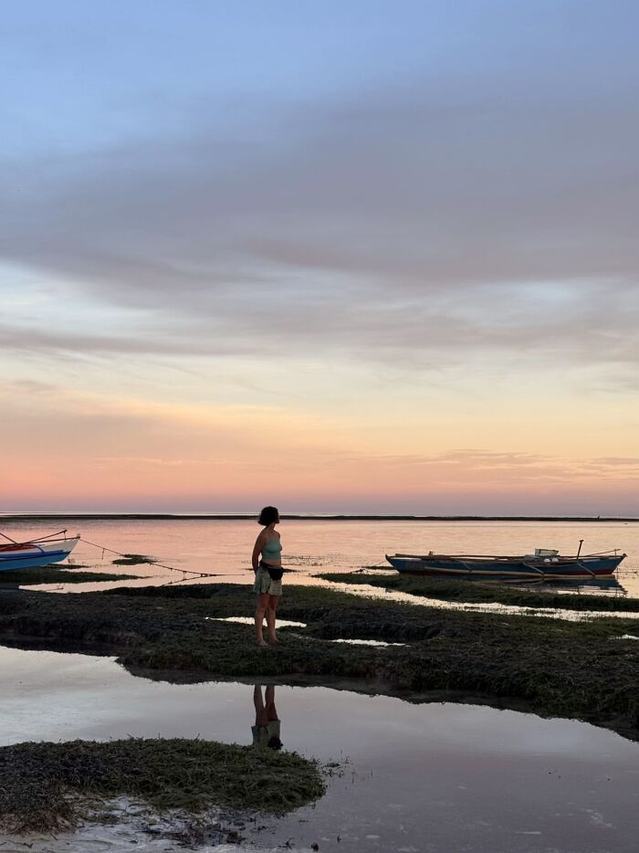 &ldquo;Like A Painting&rdquo;: This Wholesome Photo Trend Between Strangers Has The Internet In A Chokehold