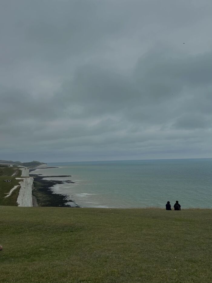 &ldquo;Like A Painting&rdquo;: This Wholesome Photo Trend Between Strangers Has The Internet In A Chokehold