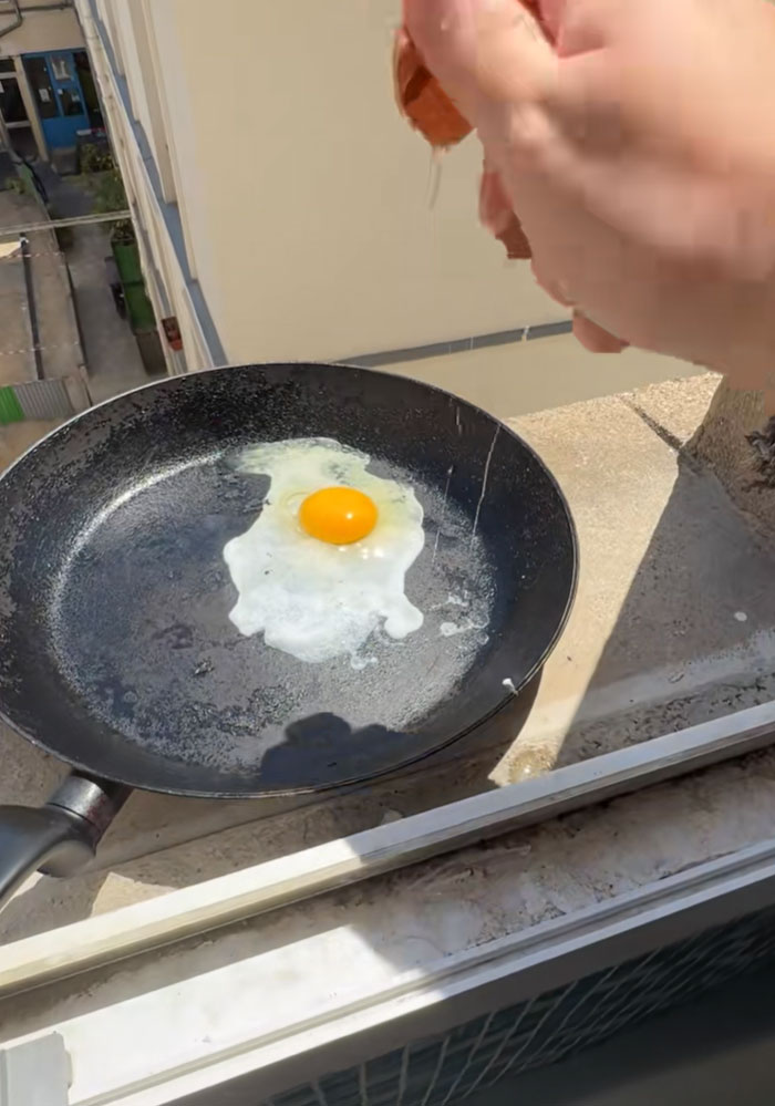 35 Photos Of Europeans Trying To Survive The Heatwave Without Fully Melting