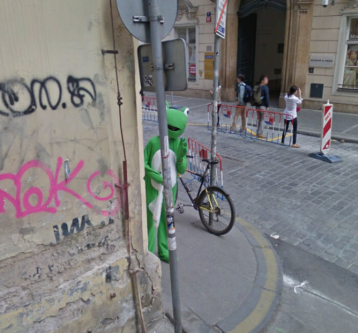 &ldquo;I Will Be Immortalized On Google Street View Forever&rdquo;: 81 Bizarre And Funny Google Street View Photos