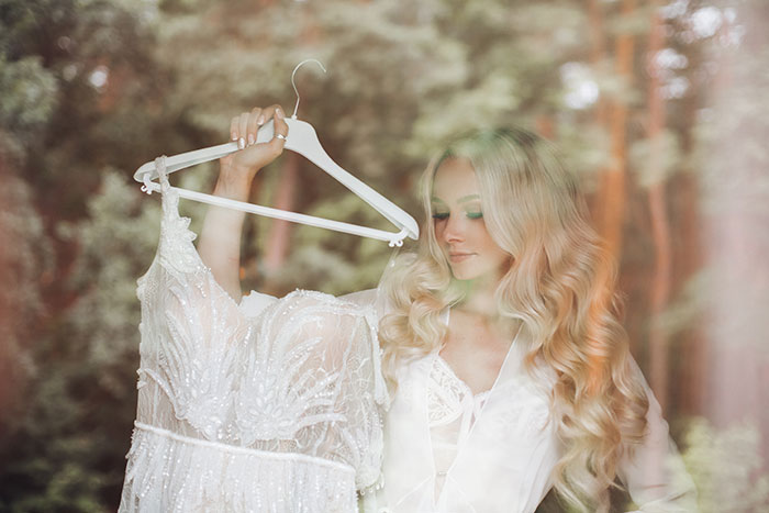 Mom Steals Bride’s Wedding Dress, Has The Nerve To Lie When It’s Literally Lying In Her House