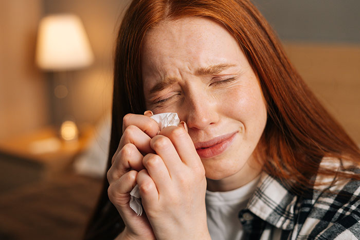 Mom Steals Bride’s Wedding Dress, Has The Nerve To Lie When It’s Literally Lying In Her House