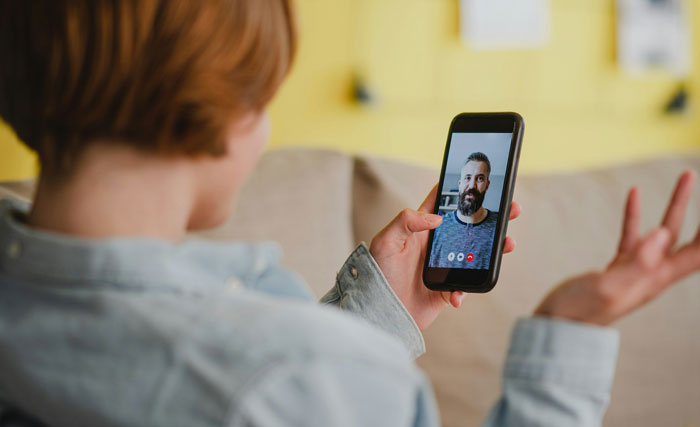 Woman Concerned As Fianc&eacute; Starts Acting Distant, Frantic After Finding Him On An Online Dating App